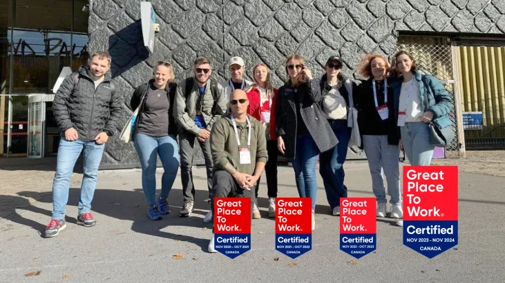 Team photo with GPTW badges